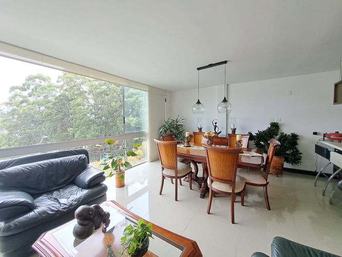 Casa de 3 alcobas en venta en Loma El Atravesado, Envigado, 266 m² · foto 3 de 16