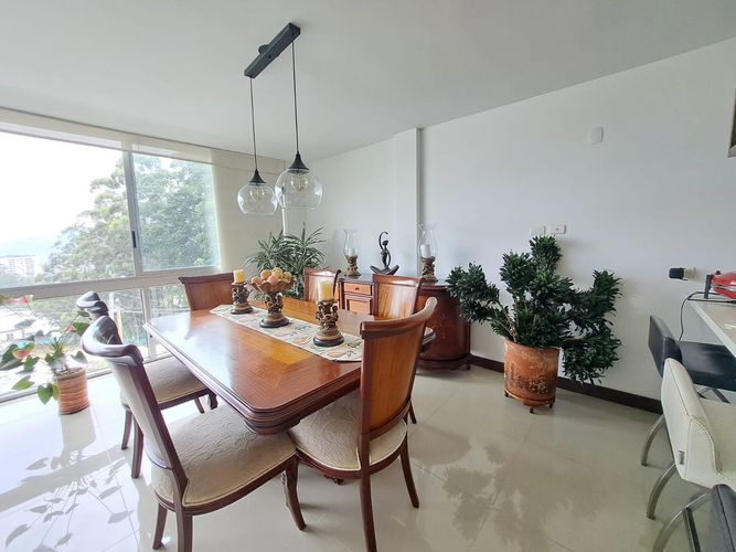 Casa de 3 alcobas en venta en Loma El Atravesado, Envigado, 266 m² · foto 4 de 16