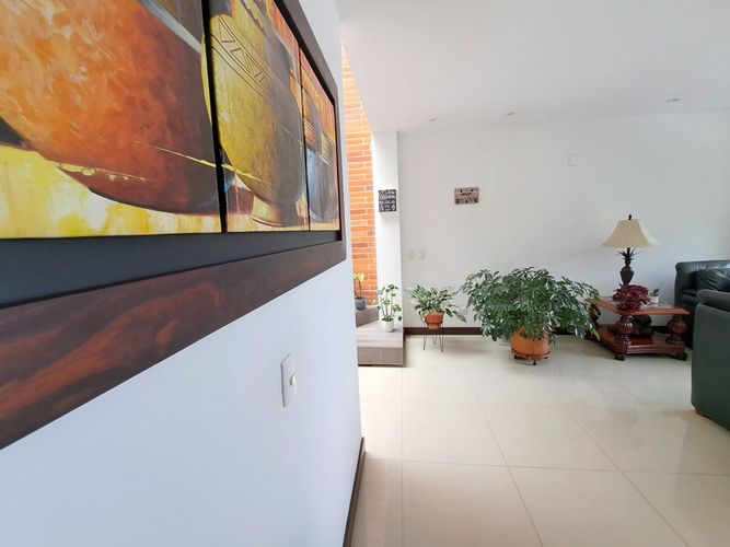 Casa de 3 alcobas en venta en Loma El Atravesado, Envigado, 266 m² · foto 5 de 16