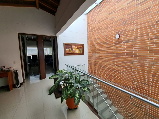 Casa de 3 alcobas en venta en Loma El Atravesado, Envigado, 266 m² · foto 6 de 16