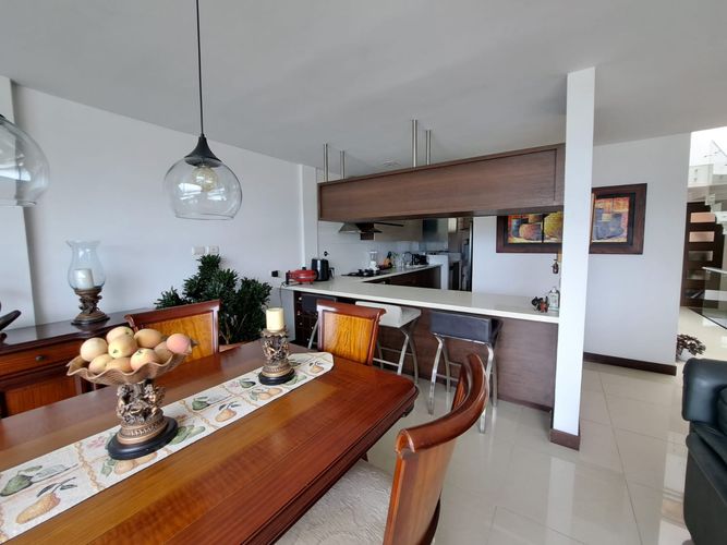 Casa de 3 alcobas en venta en Loma El Atravesado, Envigado, 266 m² · foto 9 de 16