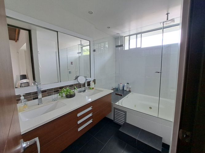Casa de 3 alcobas en venta en Loma El Atravesado, Envigado, 266 m² · foto 14 de 16