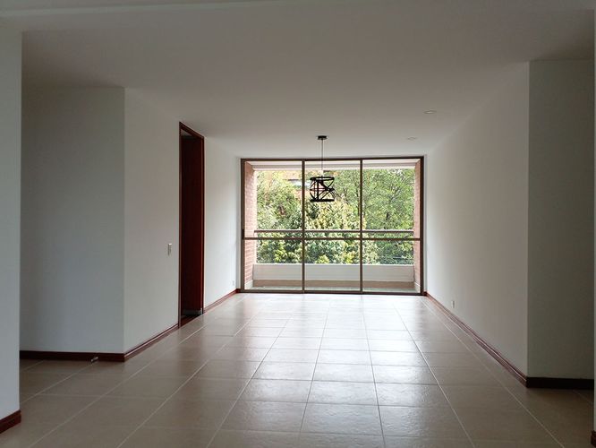 Apartamento de 3 alcobas en arriendo en San Lucas, Medellín, 132 m² · foto 2 de 19