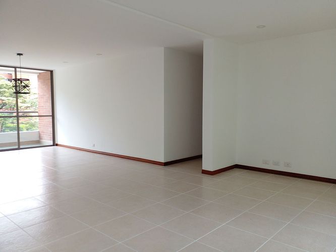 Apartamento de 3 alcobas en arriendo en San Lucas, Medellín, 132 m² · foto 5 de 19