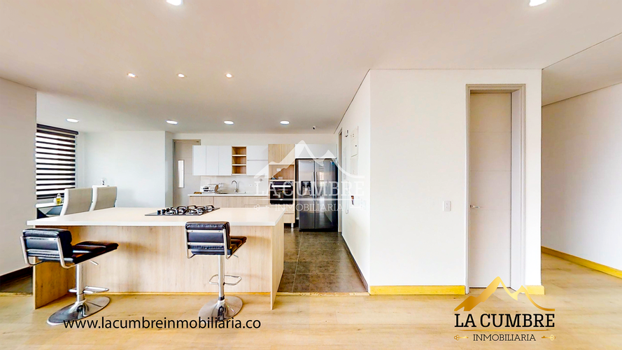 Apartamento de 3 alcobas en arriendo en La Calera, Medellín, 250 m² · foto 3 de 13