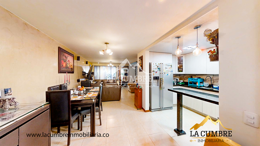 Casa de 3 alcobas en venta en Cumbres, Envigado, 280 m² · foto 2 de 12