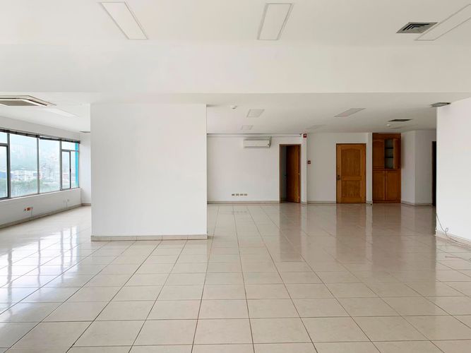 Oficina en arriendo en Villa Carlota, Medellín, 145 m² · foto 2 de 9