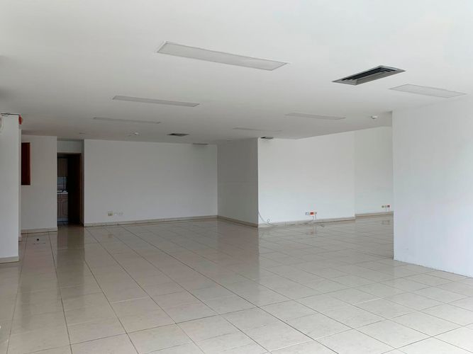 Oficina en arriendo en Villa Carlota, Medellín, 145 m² · foto 4 de 9
