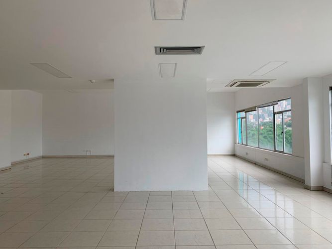 Oficina en arriendo en Villa Carlota, Medellín, 145 m² · foto 5 de 9