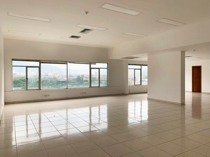 Oficina en arriendo en Villa Carlota, Medellín, 145 m² · foto 6 de 9