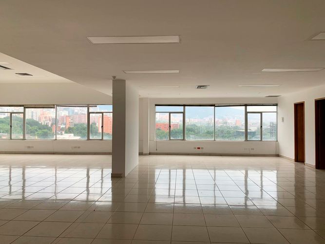 Oficina en arriendo en Villa Carlota, Medellín, 145 m² · foto 7 de 9