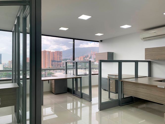Oficina en arriendo en Villa Carlota, Medellín, 91 m² · foto 2 de 10