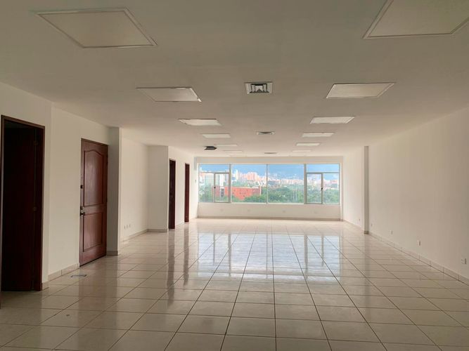 Oficina en arriendo en Villa Carlota, Medellín, 99 m² · foto 2 de 8