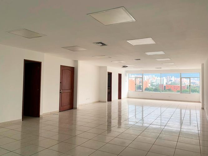 Oficina en arriendo en Villa Carlota, Medellín, 99 m² · foto 3 de 8