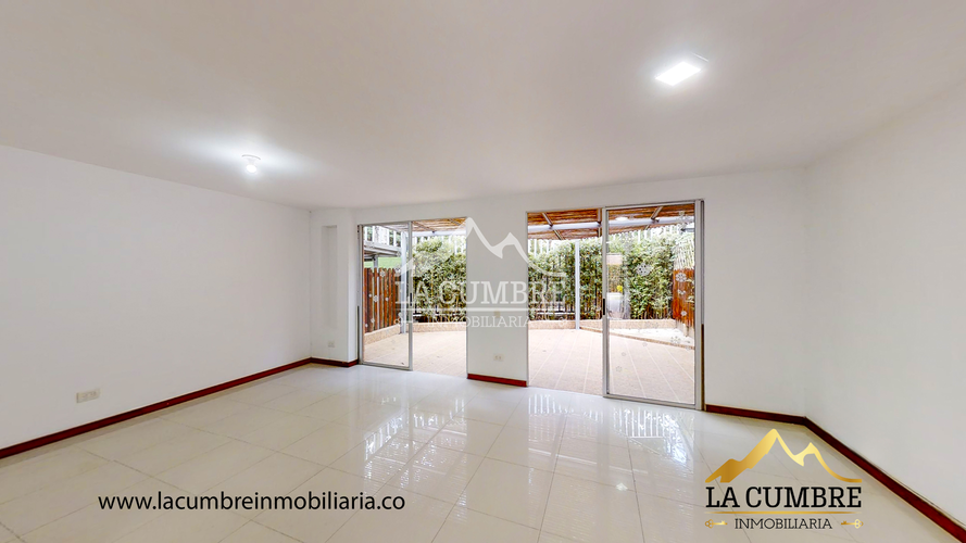 Casa de 3 alcobas en venta en Loma El Atravesado, Medellín, 200 m² · foto 3 de 13