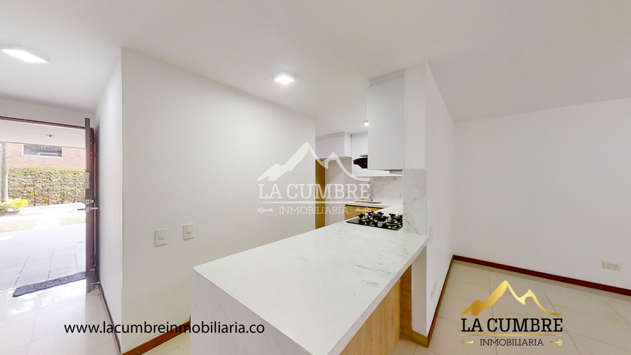 Casa de 3 alcobas en venta en Loma El Atravesado, Medellín, 200 m² · foto 4 de 13