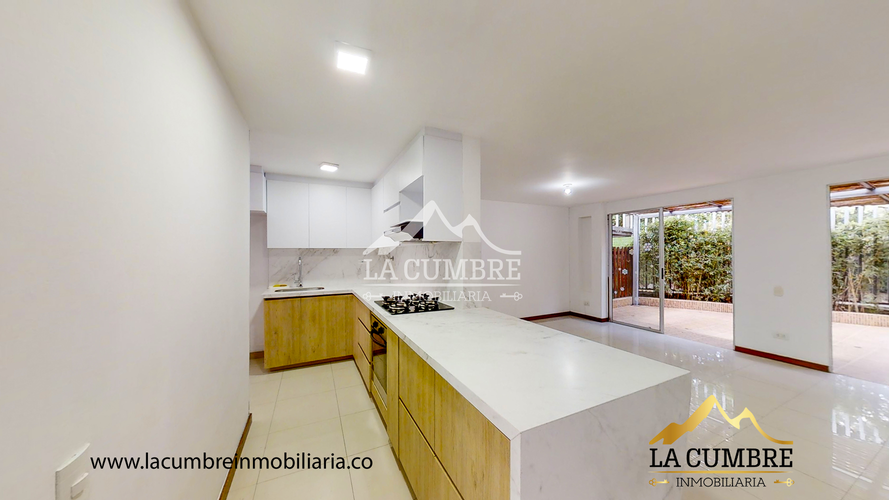 Casa de 3 alcobas en venta en Loma El Atravesado, Medellín, 200 m² · foto 6 de 13