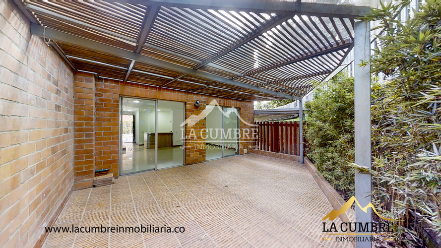 Casa de 3 alcobas en venta en Loma El Atravesado, Medellín, 200 m² · foto 9 de 13