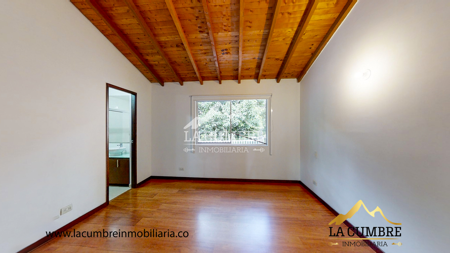 Casa de 3 alcobas en venta en Loma El Atravesado, Medellín, 200 m² · foto 11 de 13