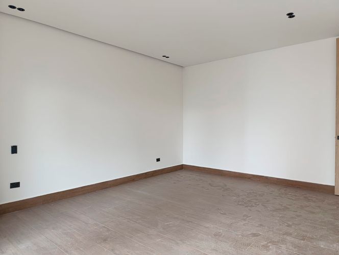 Casa de 4 alcobas en venta en El Tesoro, Medellín, 440 m² · foto 2 de 16
