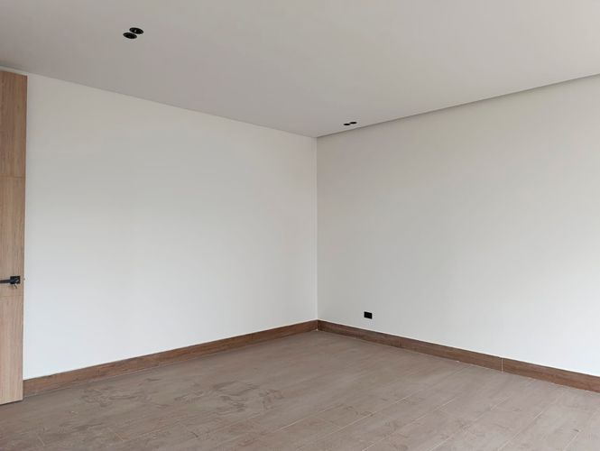 Casa de 4 alcobas en venta en El Tesoro, Medellín, 440 m² · foto 3 de 16