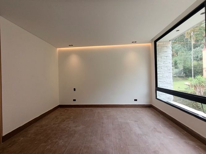 Casa de 4 alcobas en venta en El Tesoro, Medellín, 440 m² · foto 4 de 16