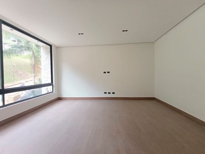 Casa de 4 alcobas en venta en El Tesoro, Medellín, 440 m² · foto 6 de 16
