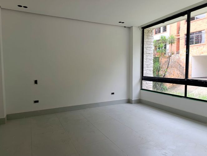 Casa de 4 alcobas en venta en El Tesoro, Medellín, 440 m² · foto 9 de 16