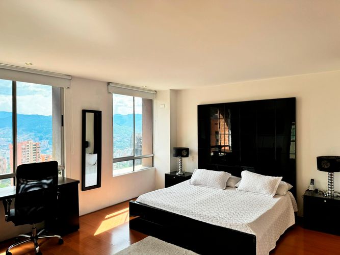Apartamento de 2 alcobas en arriendo en El Tesoro, Medellín, 120 m² · foto 2 de 15