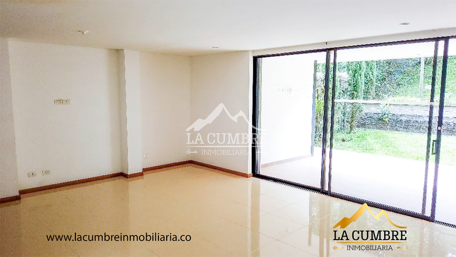 Casa de 3 alcobas en venta en Loma Del Chocho, Envigado, 270 m² · foto 3 de 12