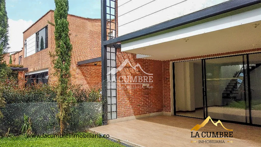 Casa de 3 alcobas en venta en Loma Del Chocho, Envigado, 270 m² · foto 4 de 12