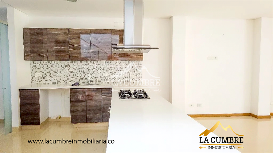 Casa de 3 alcobas en venta en Loma Del Chocho, Envigado, 270 m² · foto 7 de 12