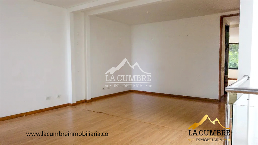 Casa de 3 alcobas en venta en Loma Del Chocho, Envigado, 270 m² · foto 10 de 12