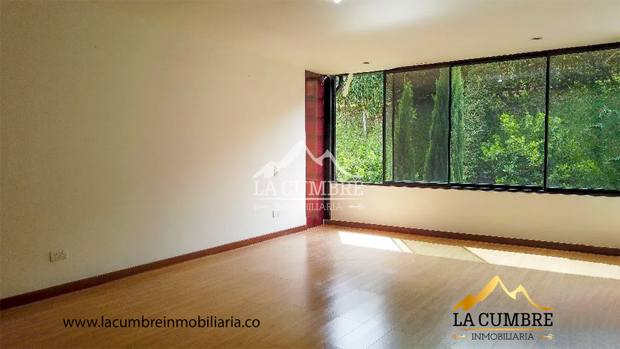 Casa de 3 alcobas en venta en Loma Del Chocho, Envigado, 270 m² · foto 11 de 12