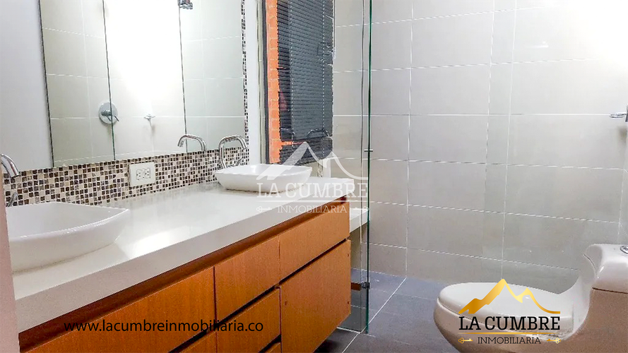 Casa de 3 alcobas en venta en Loma Del Chocho, Envigado, 270 m² · foto 12 de 12