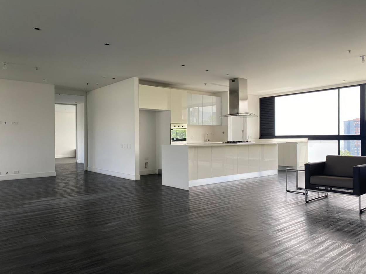 Apartamento en arriendo en Los Balsos, Medellín · foto 3 de 18