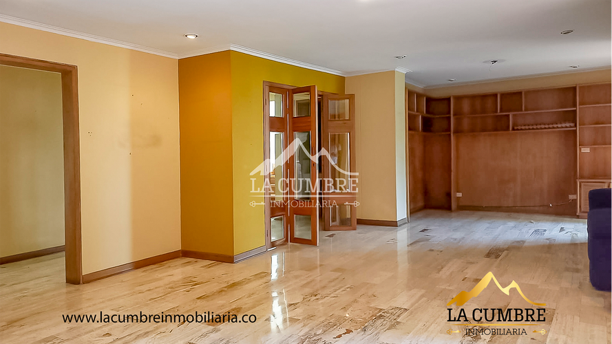 Apartamento de 3 alcobas en arriendo en Los Balsos, Medellín, 340 m² · foto 2 de 8
