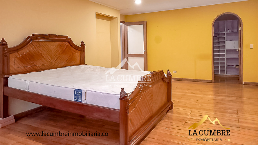 Apartamento de 3 alcobas en arriendo en Los Balsos, Medellín, 340 m² · foto 7 de 8