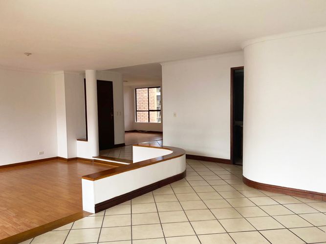 Apartamento de 3 alcobas en arriendo en La Aguacatala, Medellín, 190 m² · foto 2 de 18