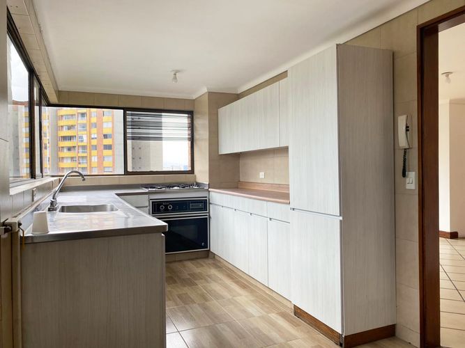 Apartamento de 3 alcobas en arriendo en La Aguacatala, Medellín, 190 m² · foto 6 de 18