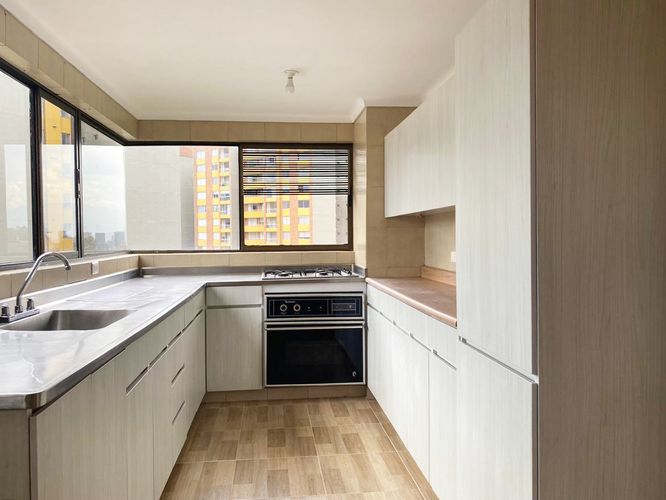 Apartamento de 3 alcobas en arriendo en La Aguacatala, Medellín, 190 m² · foto 10 de 18