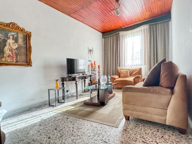 Casa de 5 alcobas en venta en Laureles, Medellín, 284 m² · foto 2 de 21