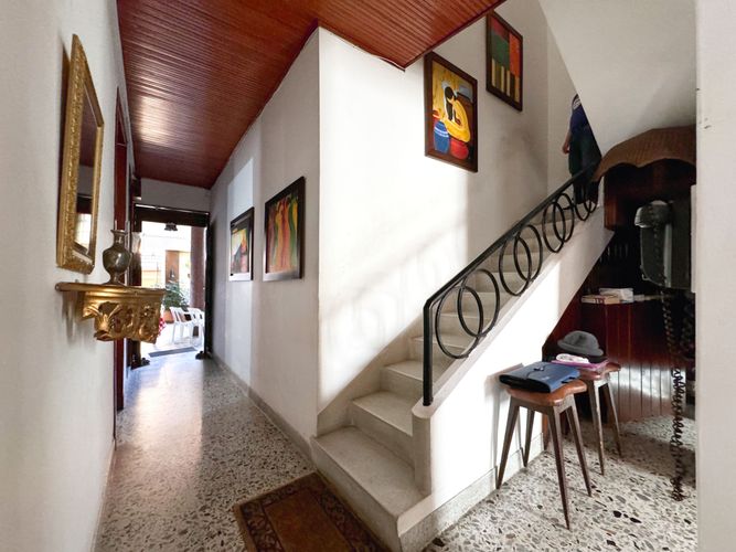 Casa de 5 alcobas en venta en Laureles, Medellín, 284 m² · foto 9 de 21