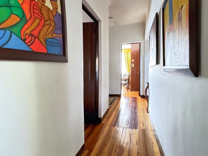 Casa de 5 alcobas en venta en Laureles, Medellín, 284 m² · foto 13 de 21