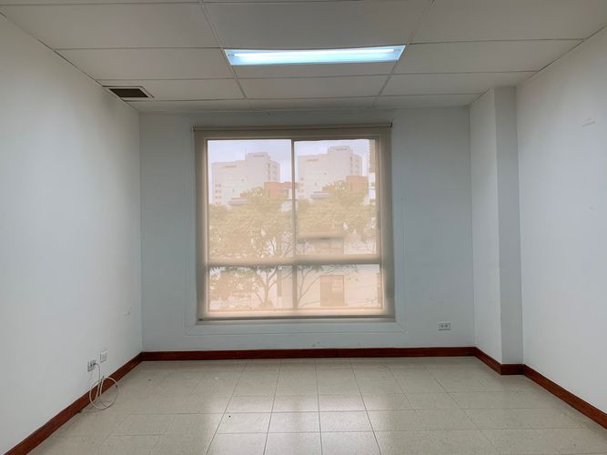 Oficina en arriendo en Patio Bonito, Medellín, 38 m² · foto 3 de 11