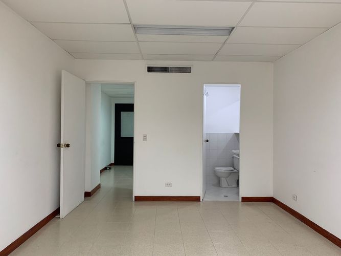 Oficina en arriendo en Patio Bonito, Medellín, 38 m² · foto 4 de 11