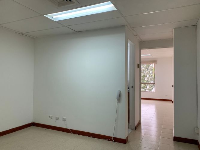 Oficina en arriendo en Patio Bonito, Medellín, 38 m² · foto 5 de 11