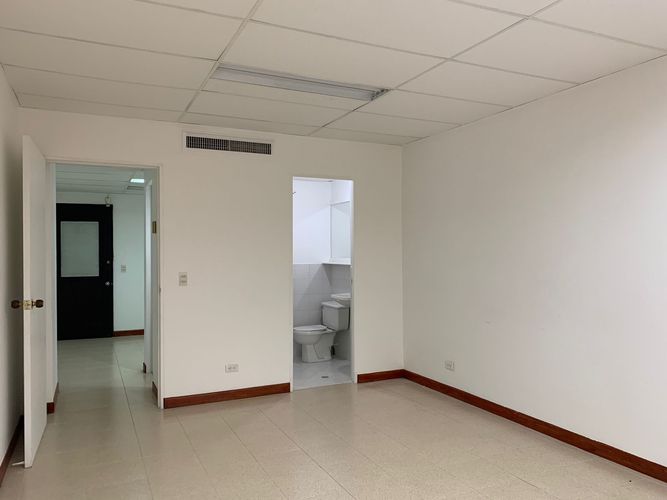 Oficina en arriendo en Patio Bonito, Medellín, 38 m² · foto 6 de 11