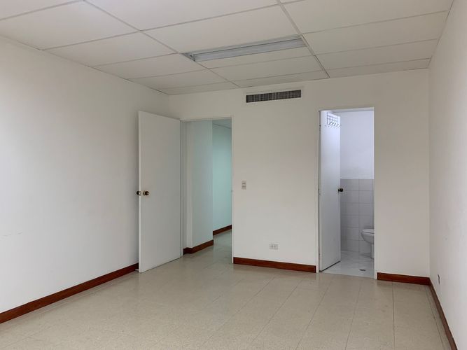 Oficina en arriendo en Patio Bonito, Medellín, 38 m² · foto 9 de 11