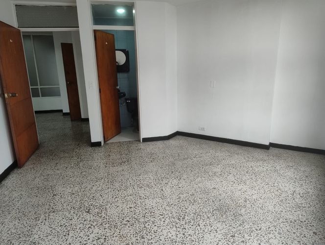 Oficina en arriendo en El Centro, Manizales, 46 m² · foto 2 de 12